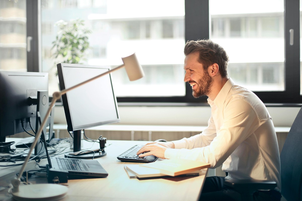 Hygiene In The Office: Is Hot Desking a Good Idea?