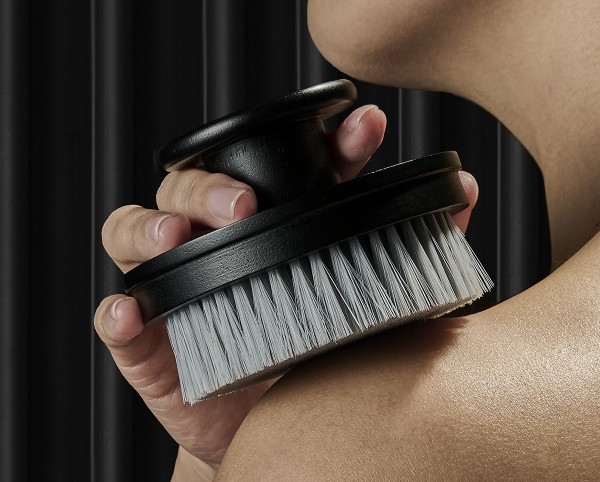 ARgENTUM Introduce Innovative Biomaster-Infused Exfoliating Silver Body and Facial Brushes